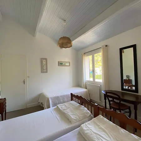 Jolie Maison Face A La - 3 A - Fr-1-22-183 Feriehus